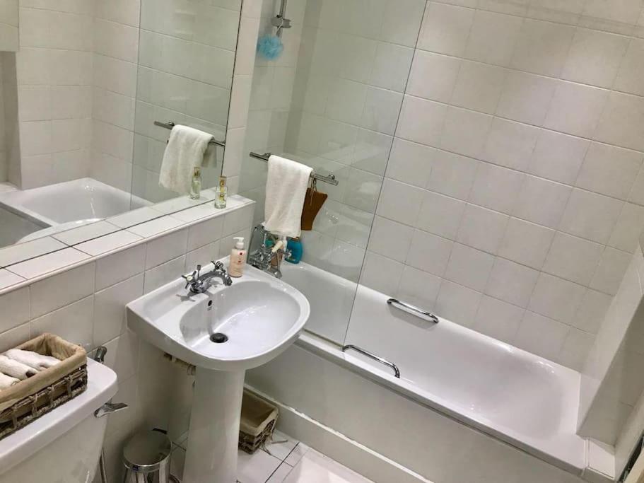 Stunning 2 Bed/2Bath Flat In Heart Of Kensington Διαμέρισμα Λονδίνο Εξωτερικό φωτογραφία