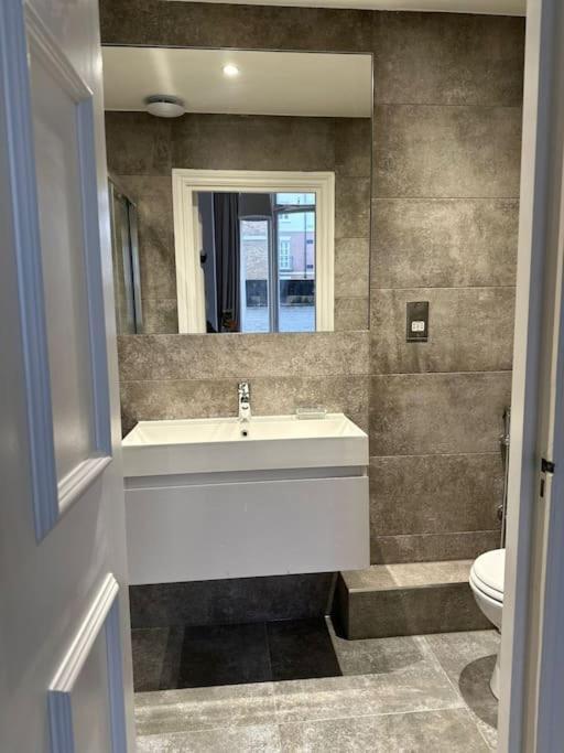 Stunning 2 Bed/2Bath Flat In Heart Of Kensington Διαμέρισμα Λονδίνο Εξωτερικό φωτογραφία